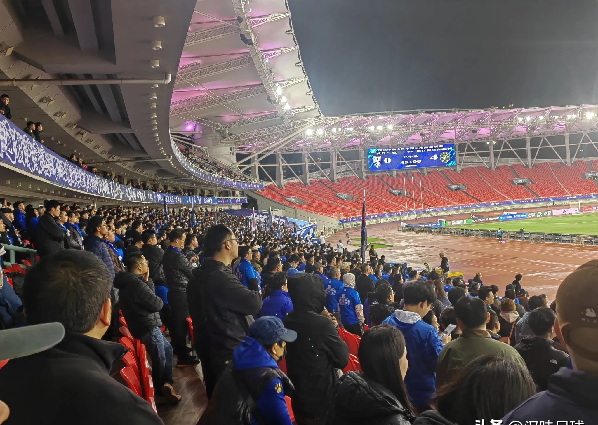 九游娱乐空间-重返赛场首场状态出色，切尔西观众沸腾！，穆古鲁扎重返赛场比赛高潮迭起-九游娱乐空间